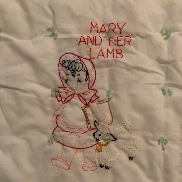 Beautiful Handmade Embroidered Nursery Rhyme Baby Blanket / Quilt. - Picture 12 of 13